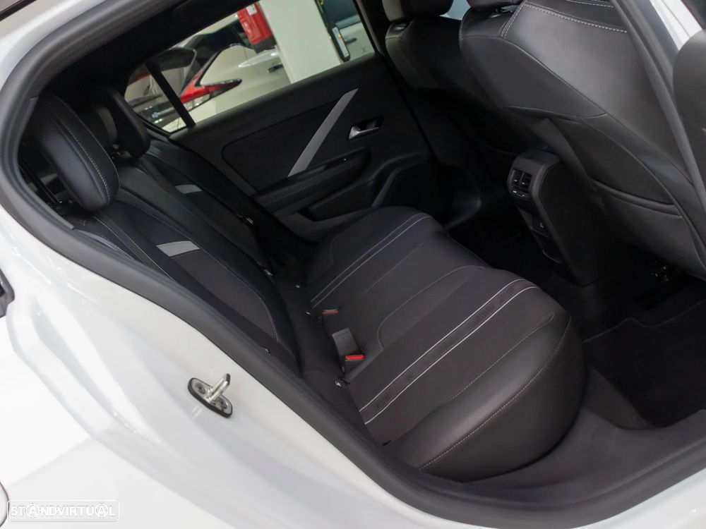 Opel Astra 1.2 T GS Aut. - 11