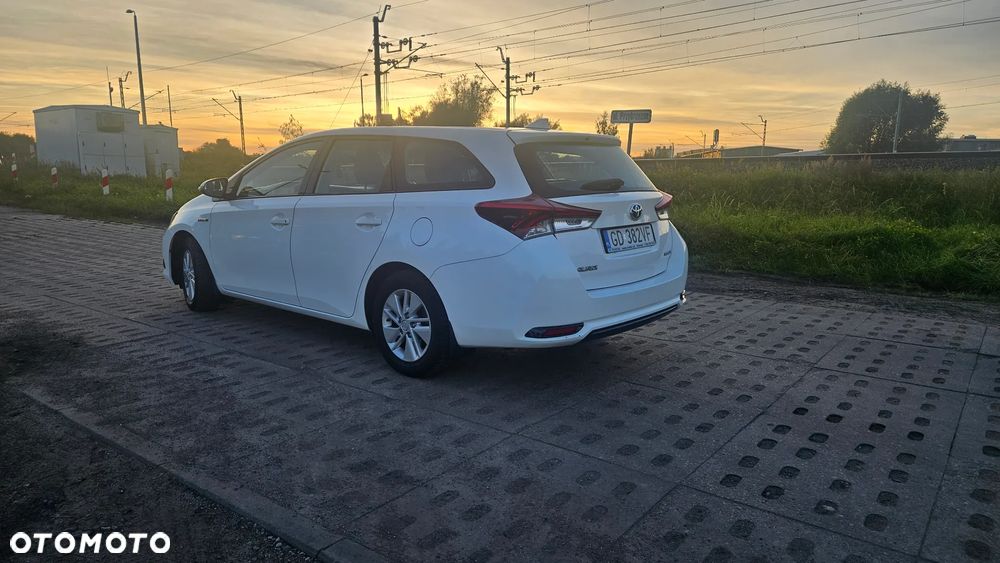 Toyota Auris Hybrid 135 Active - 26