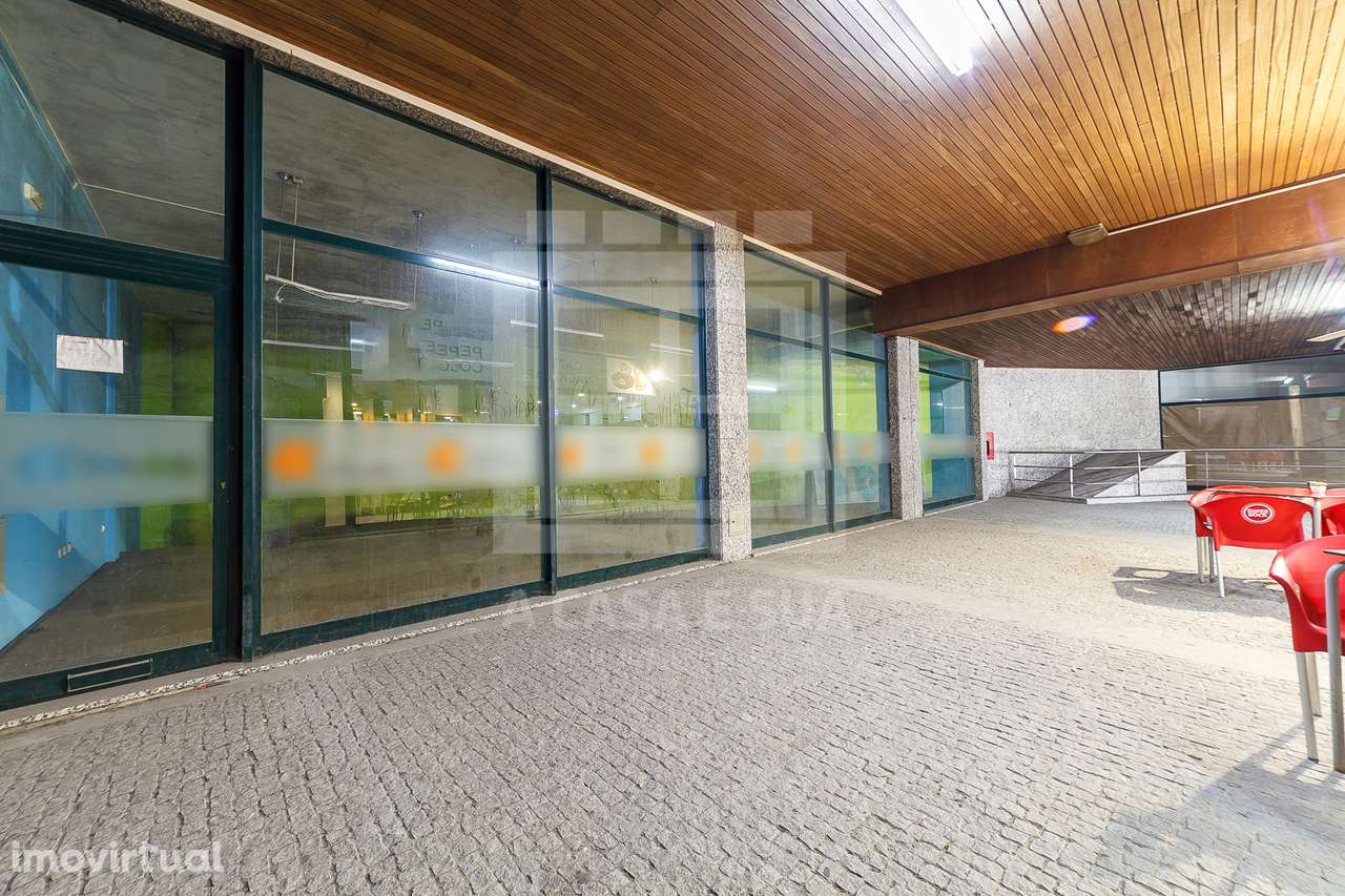 11 Lojas para venda em conjunto em S. João da Madeira - Grande imagem: 3/35