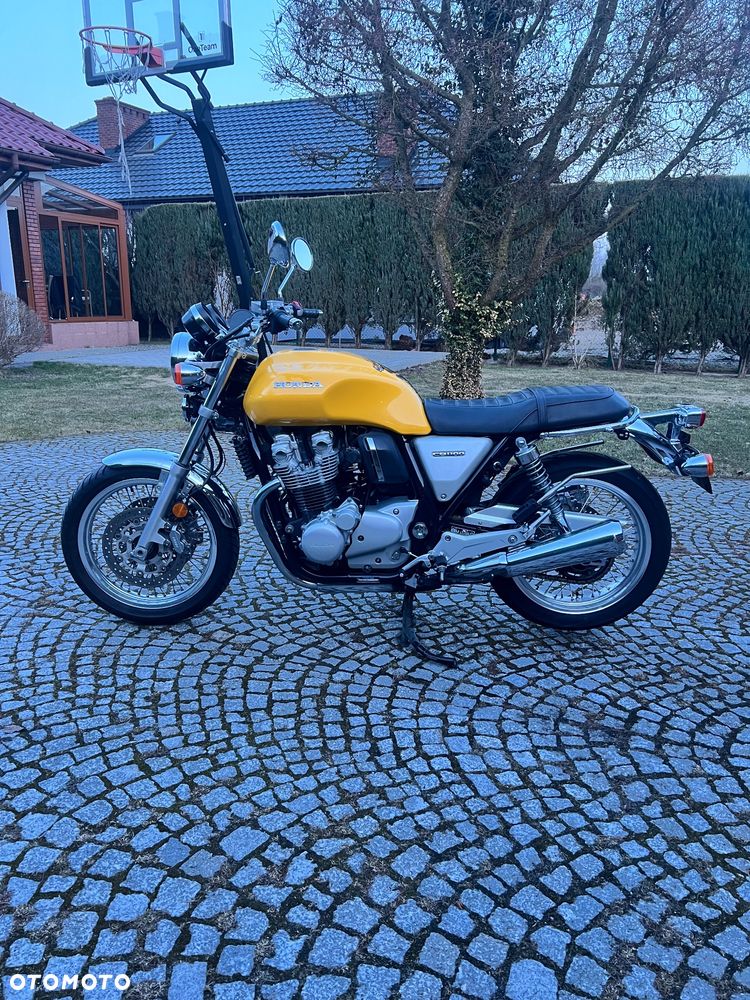 Honda CB - 1