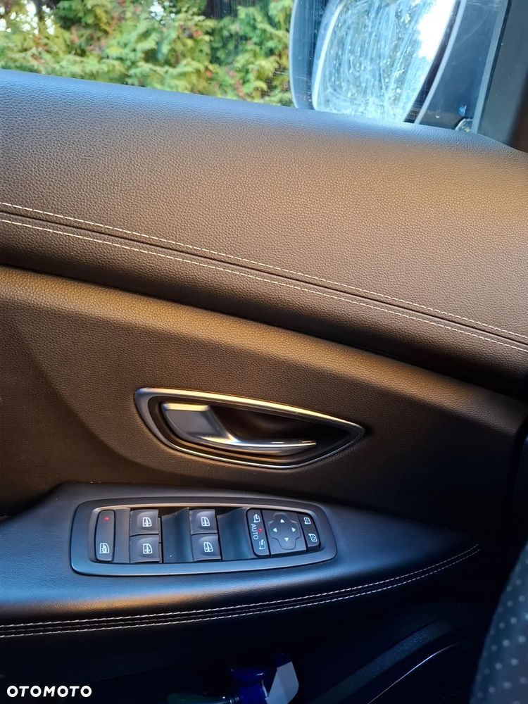 Renault Grand Scenic - 17