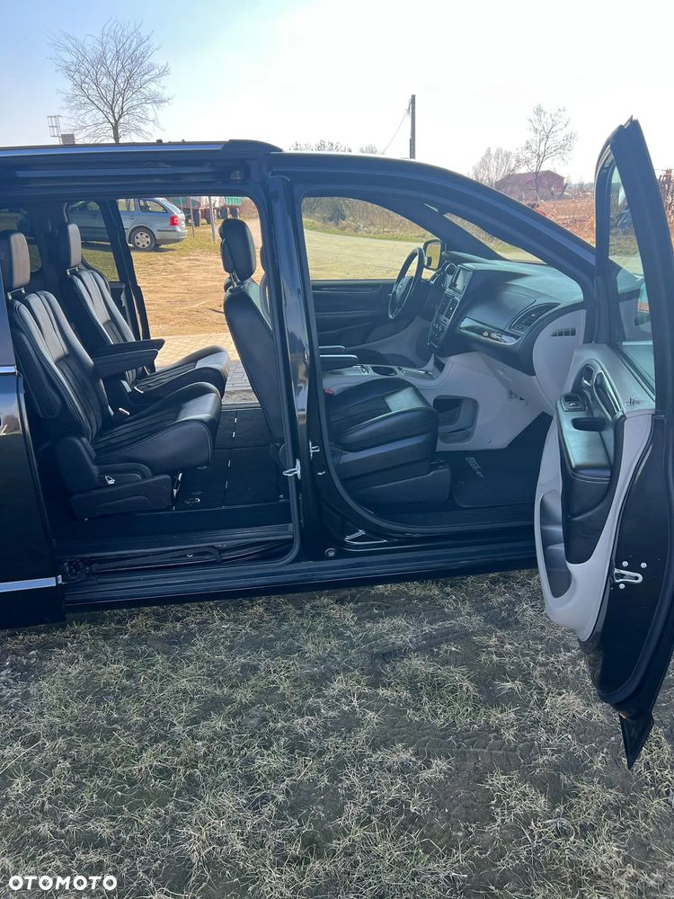 Dodge Grand Caravan - 23