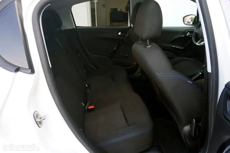 Peugeot 208 1.5 BlueHDi Signature - 9