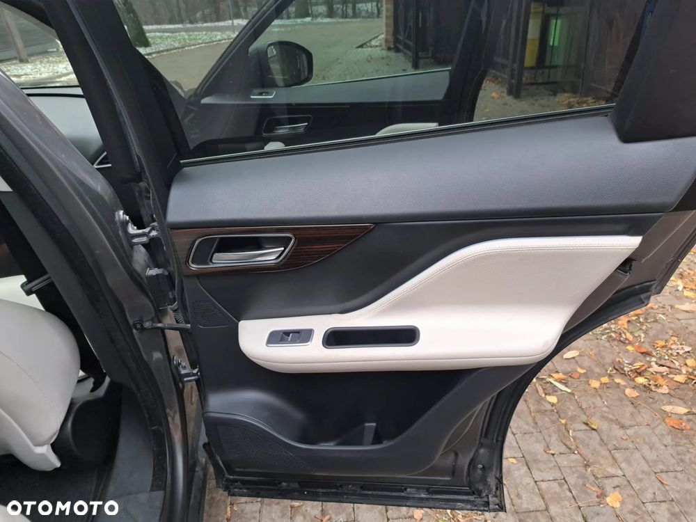 Jaguar F-Pace 35t AWD Prestige - 24