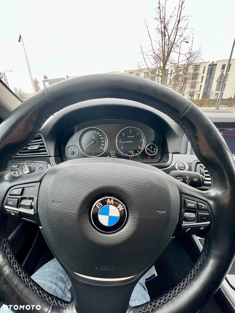 BMW Seria 5 525d xDrive - 14