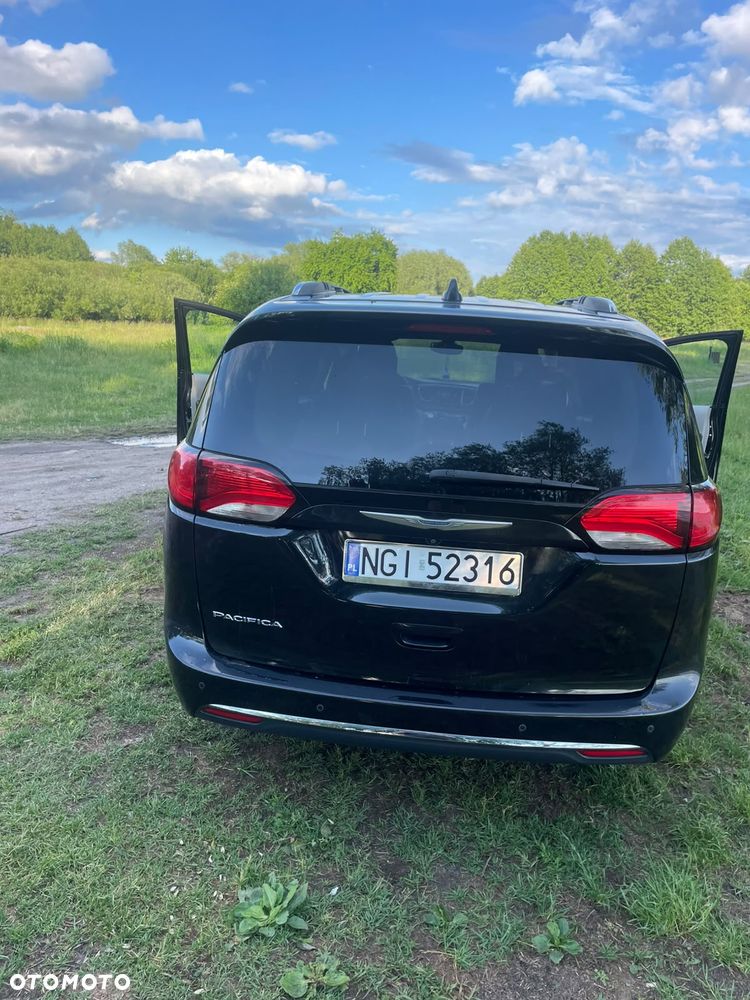 Chrysler Pacifica - 4