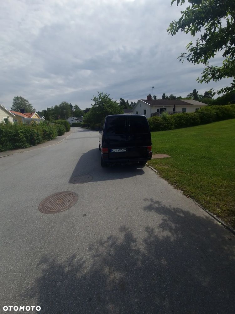 Volkswagen Caravelle - 11