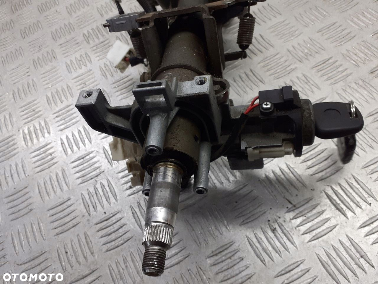 KOLUMNA KIEROWNICZA ZE STACYJKĄ DAIHATSU SIRION II 1.3 16v 42250-B1024 - 2