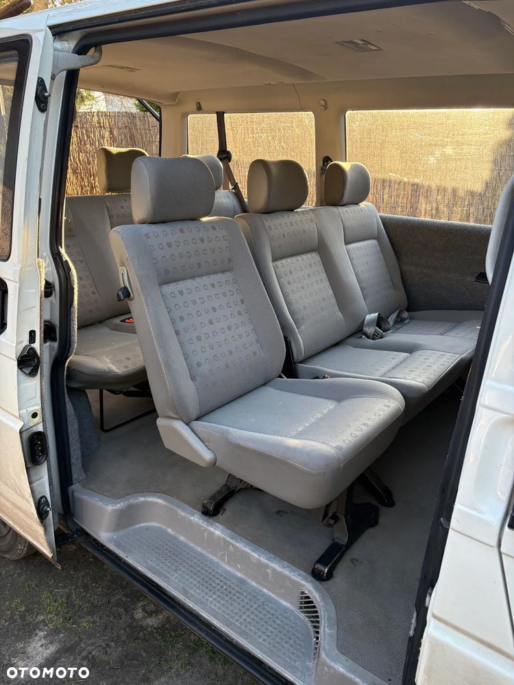 Volkswagen Caravelle Basis / CL - 8