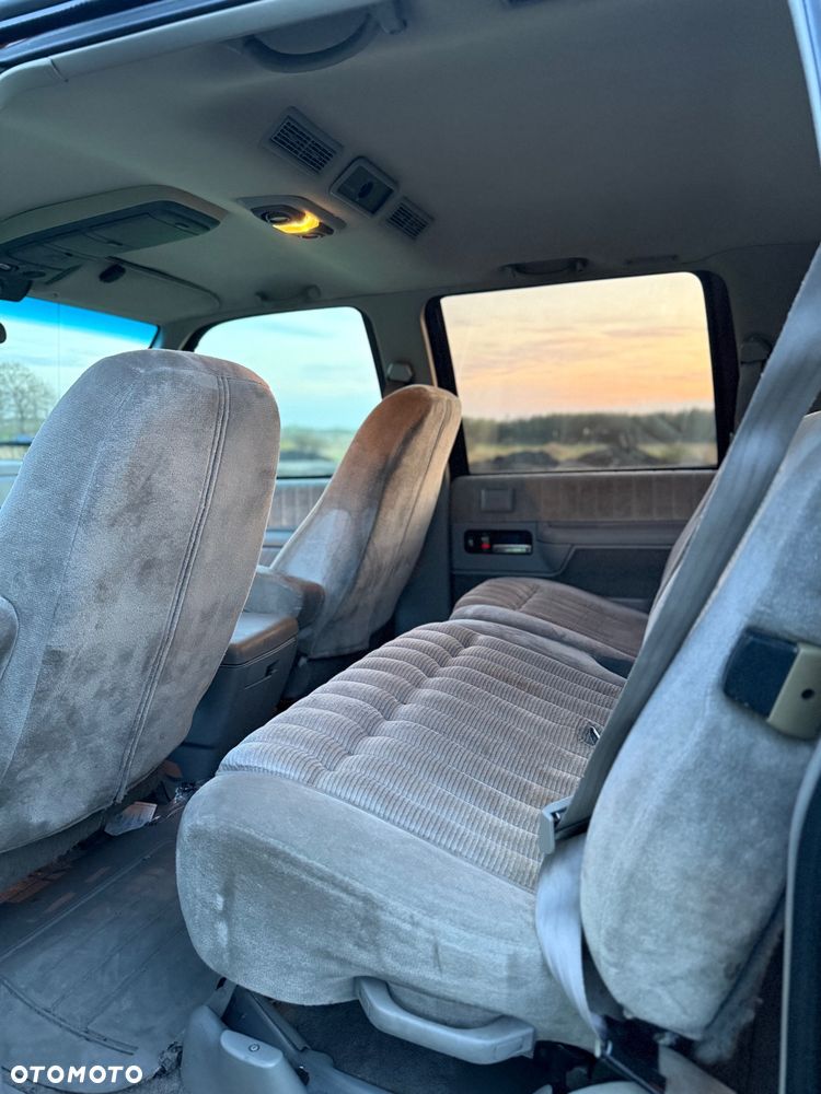 Chevrolet Suburban - 10