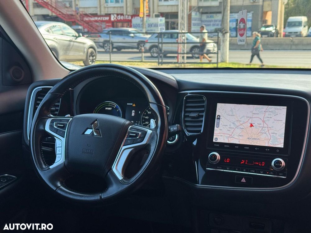 Mitsubishi Outlander - 8