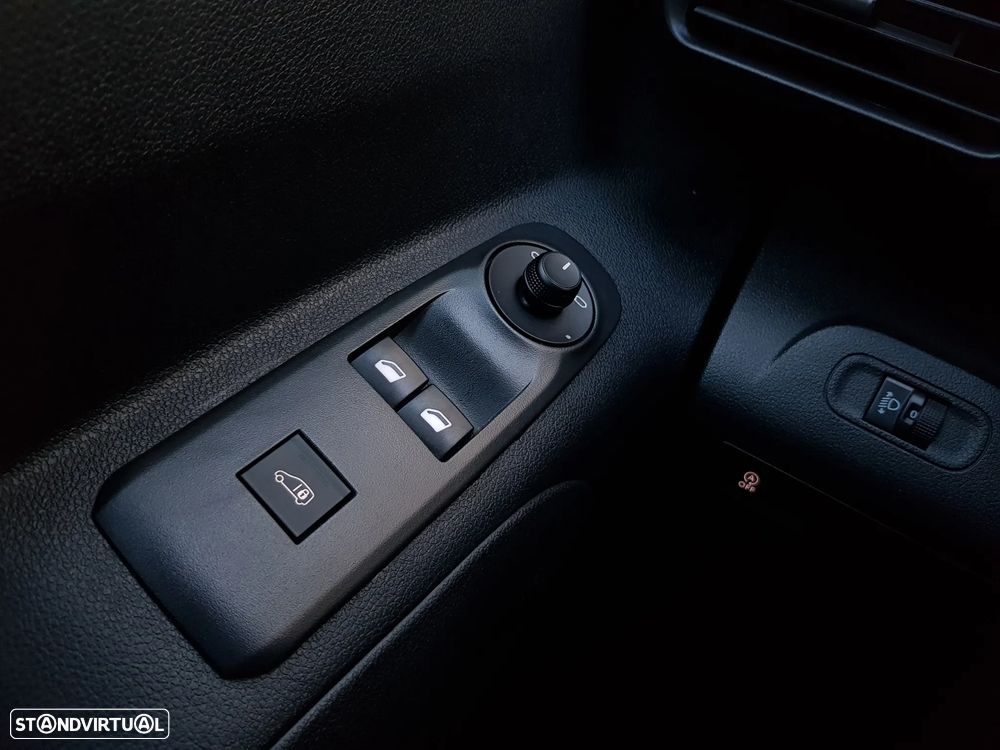 Peugeot Partner 3 Lugares - 44