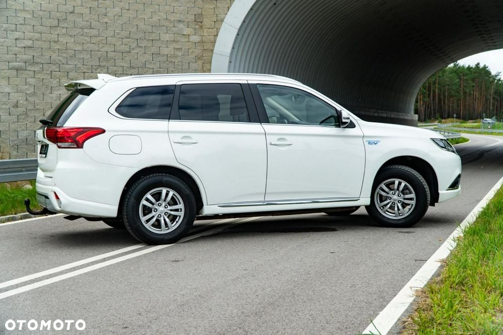 Mitsubishi Outlander 2.4 4WD Plus - 24