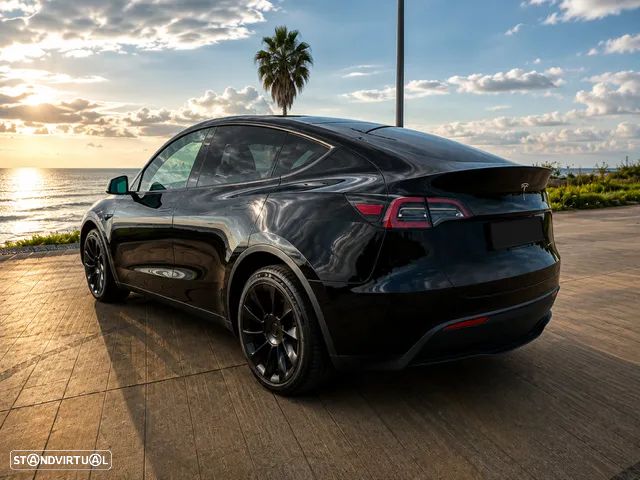 Tesla Model Y Long Range Dual Motor AWD - 3