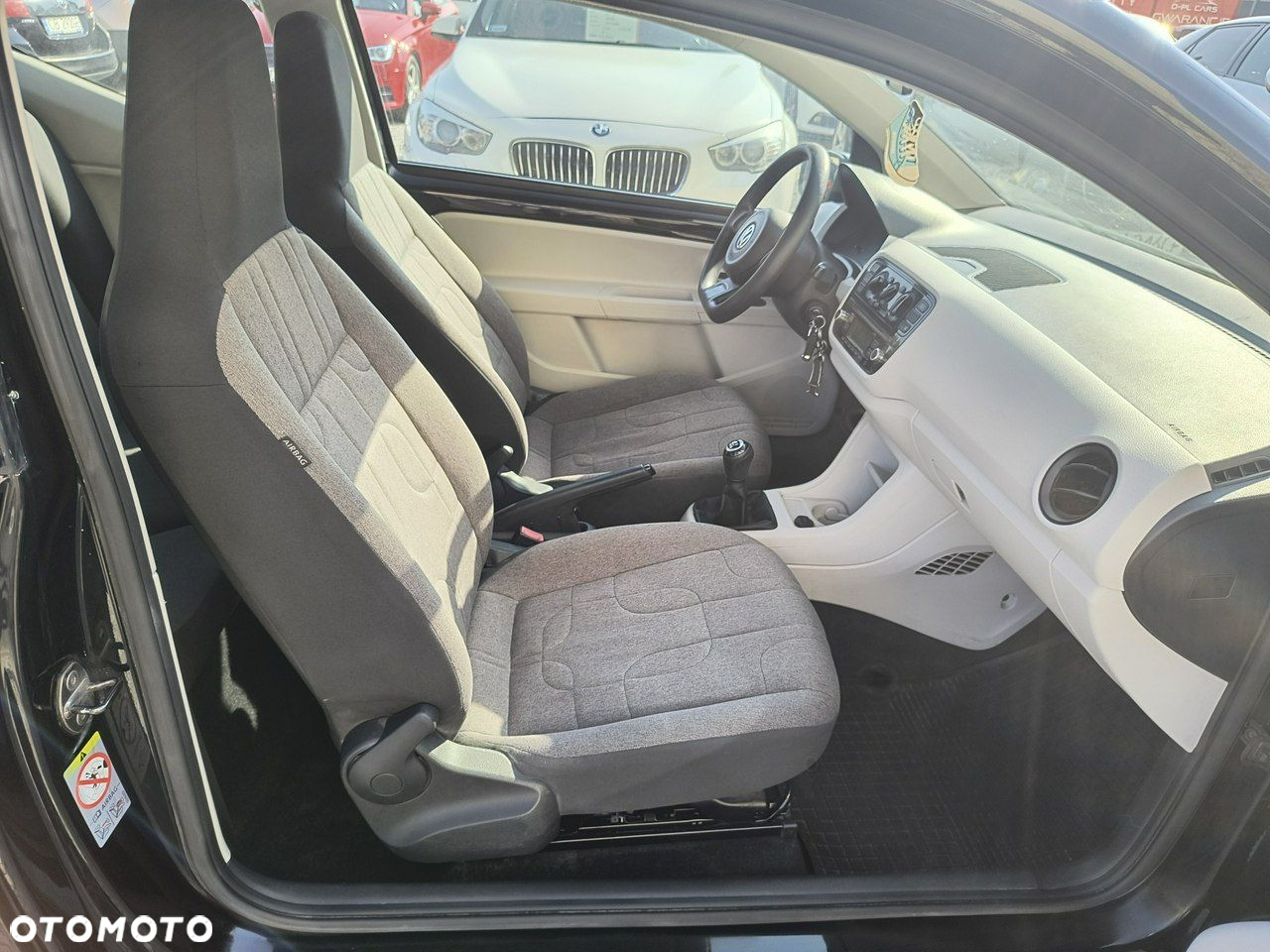 Volkswagen up! - 12