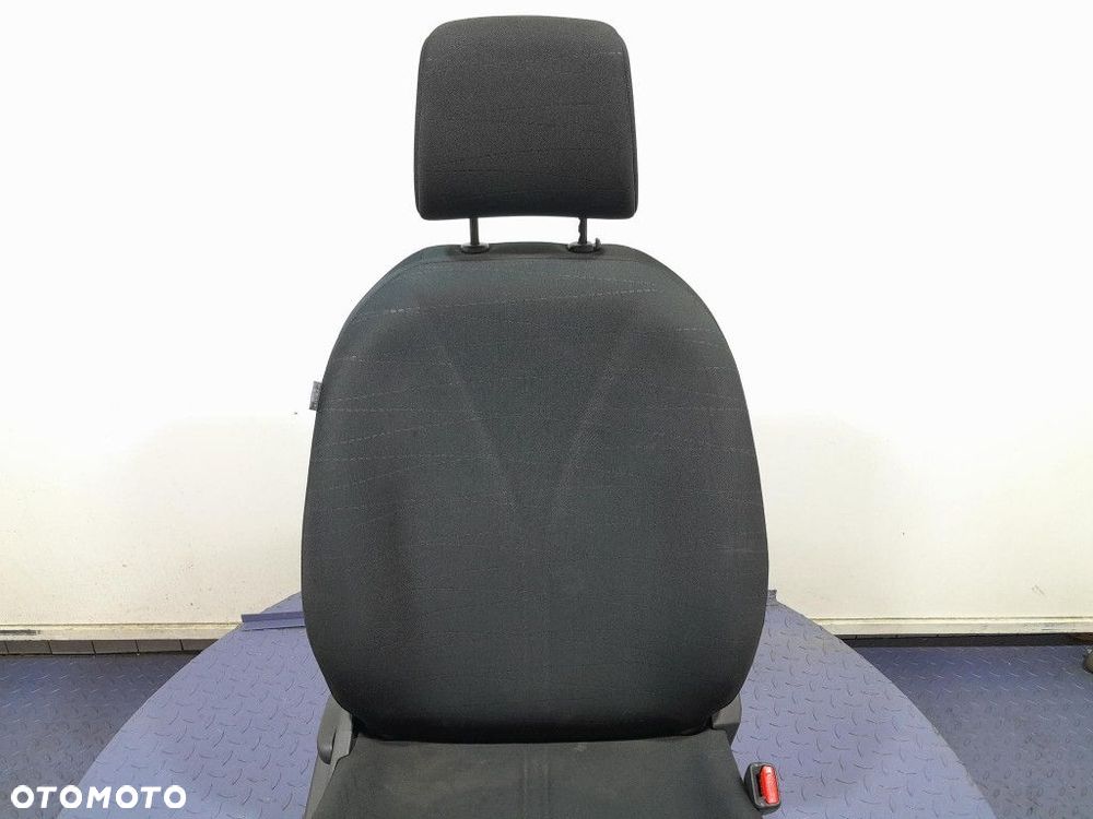 TOYOTA YARIS II FOTEL PRAWY PRZÓD PASAŻERA. - 3