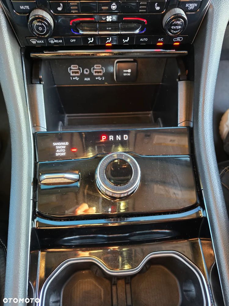 Jeep Grand Cherokee - 33