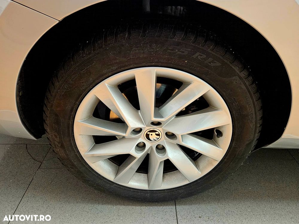 Skoda Superb 2.0 TDI DSG Ambition - 8