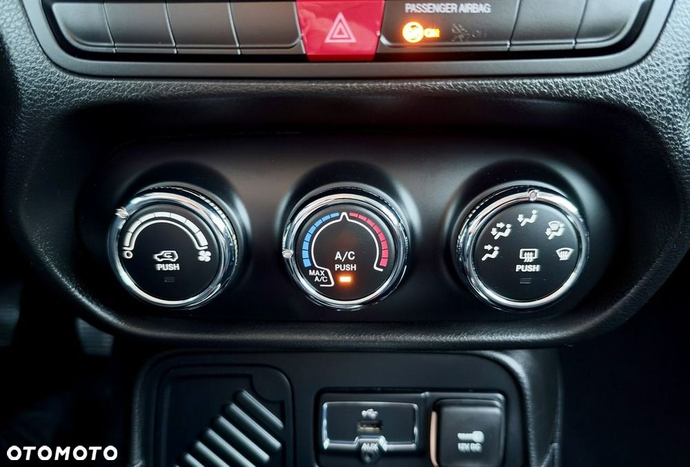 Jeep Renegade 1.6 E-TorQ Sport - 28