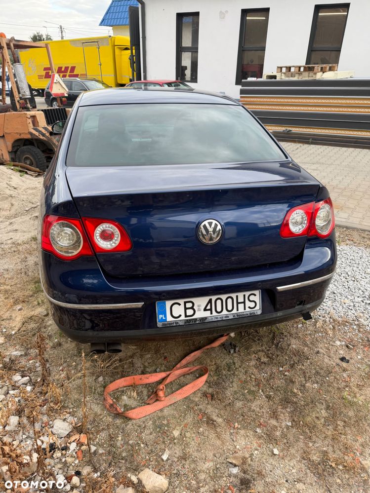 Volkswagen Passat - 1
