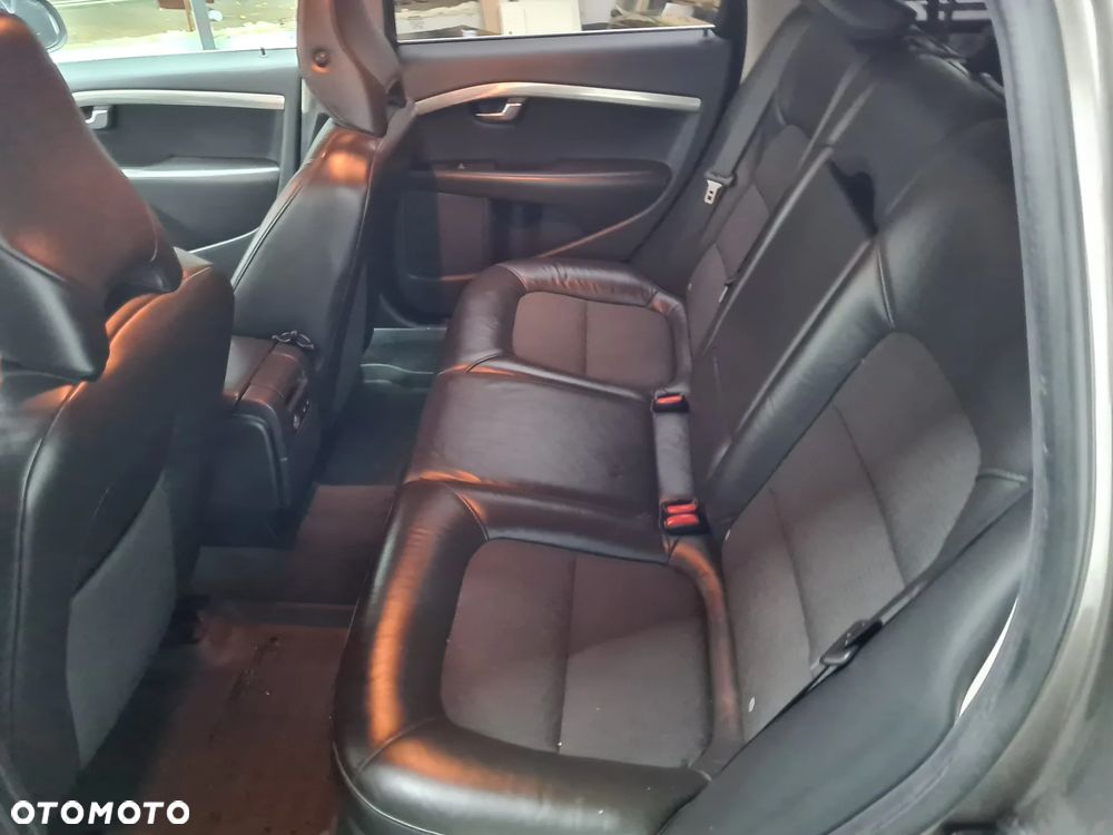 Volvo V70 2.4D Summum - 18