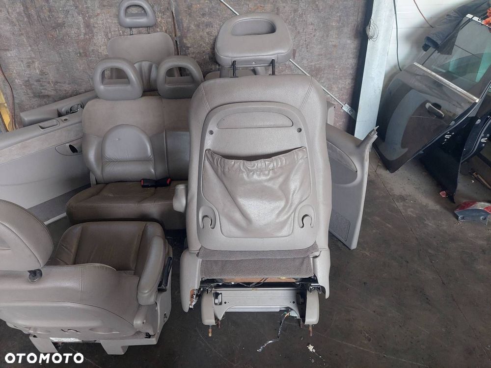 KOMPLET FOTELI LEWY PRAWY PRZÓD KANAPA TYŁ BOCZKI CHRYSLER GRAND VOYAGER IV - 4