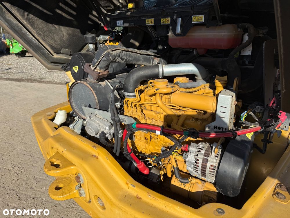 Caterpillar 908M - 10