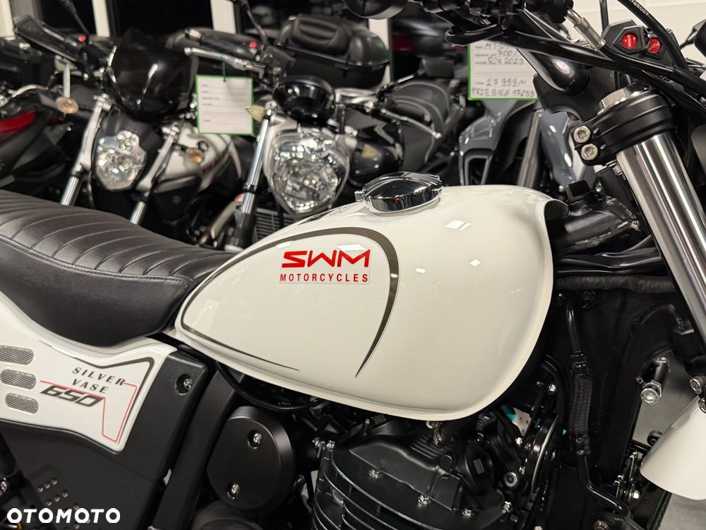 SWM Silver Vase - 23