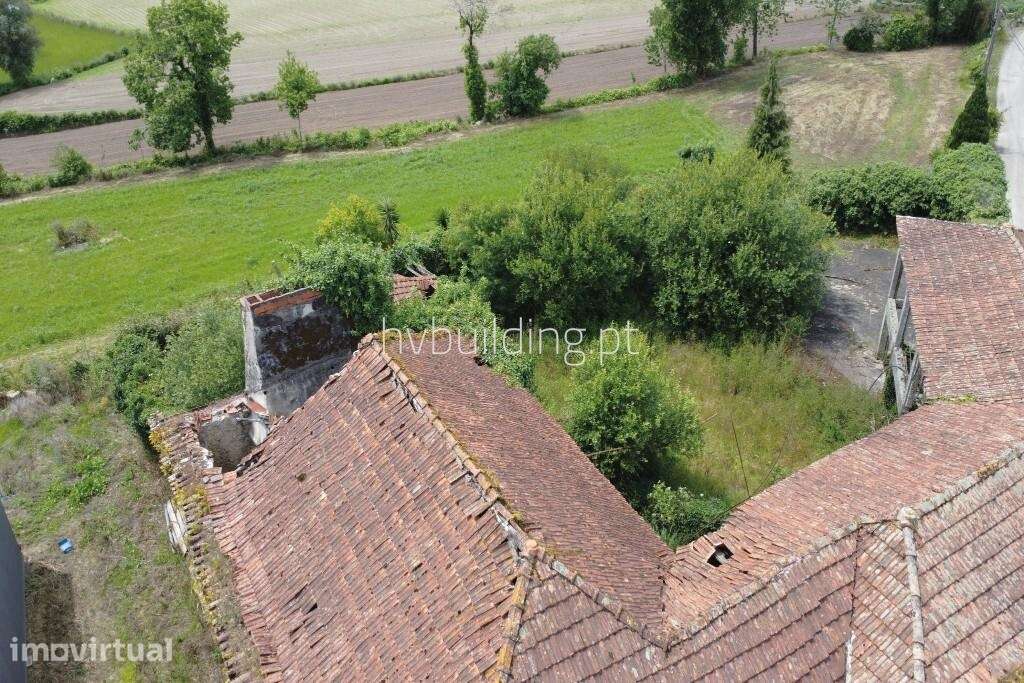 Moradia para restauro localizada em Vila Cova, Barcelos - Grande imagem: 3/11