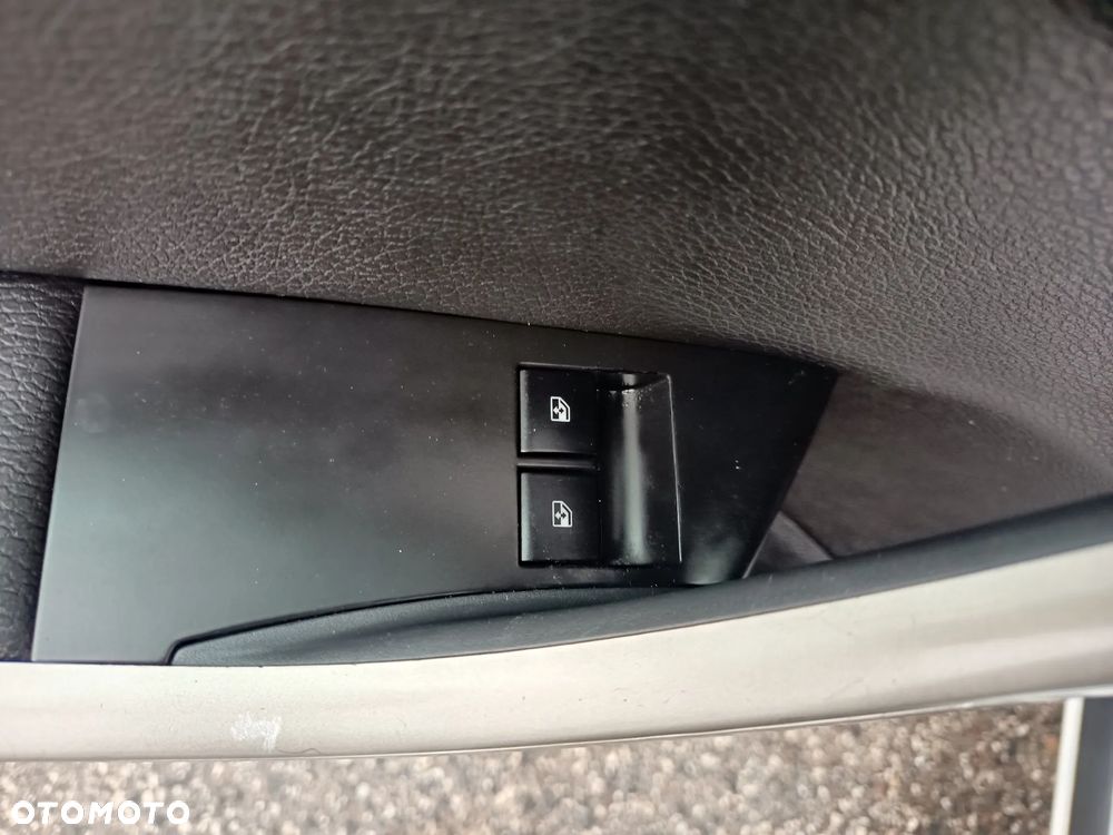 Opel Astra 1.6 ECOFLEX Start/Stop 150 Jahre - 24