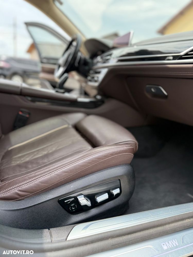 BMW Seria 7 750i xDrive - 33