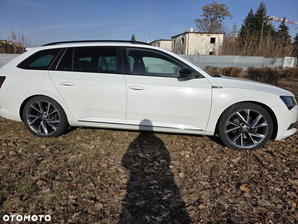 Skoda Superb 2.0 TDI Sportline DSG - 33