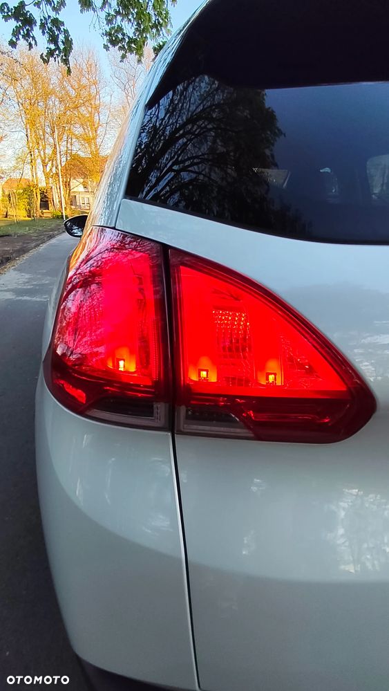 Peugeot 2008 1.6 e-HDi Allure S&S - 23
