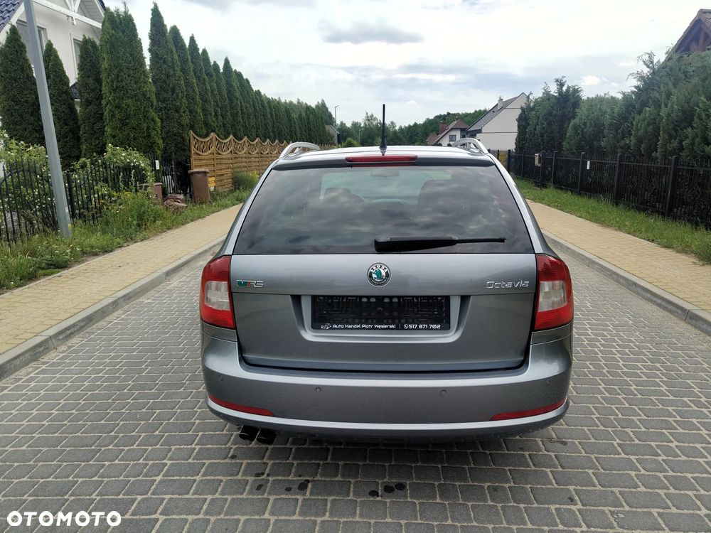 Skoda Octavia 2.0 TSI RS - 11