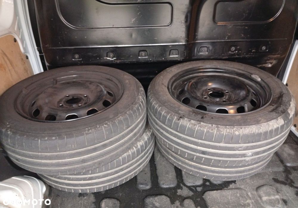 Ford Transit Courier - 14