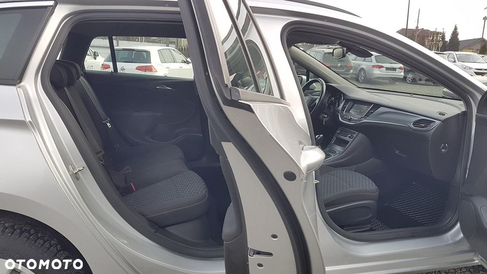 Opel Astra 1.6 CDTI Essentia - 26