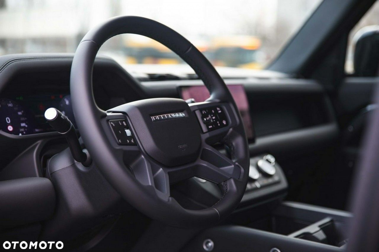 Land Rover Defender - 15