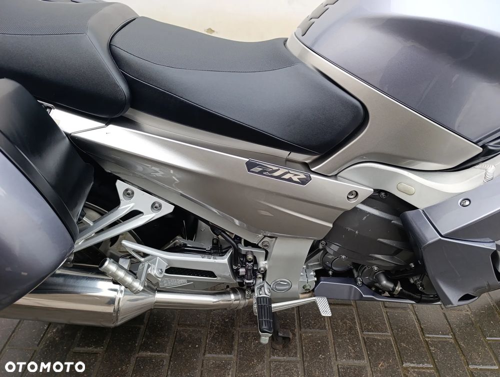 Yamaha FJR - 27