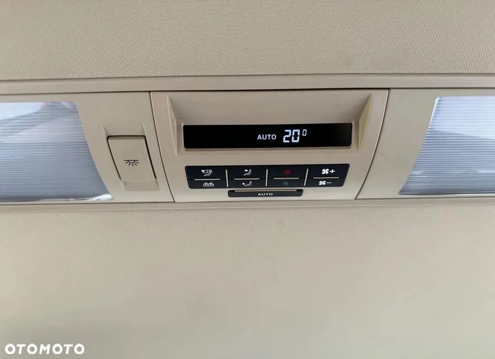 Volkswagen Multivan - 22