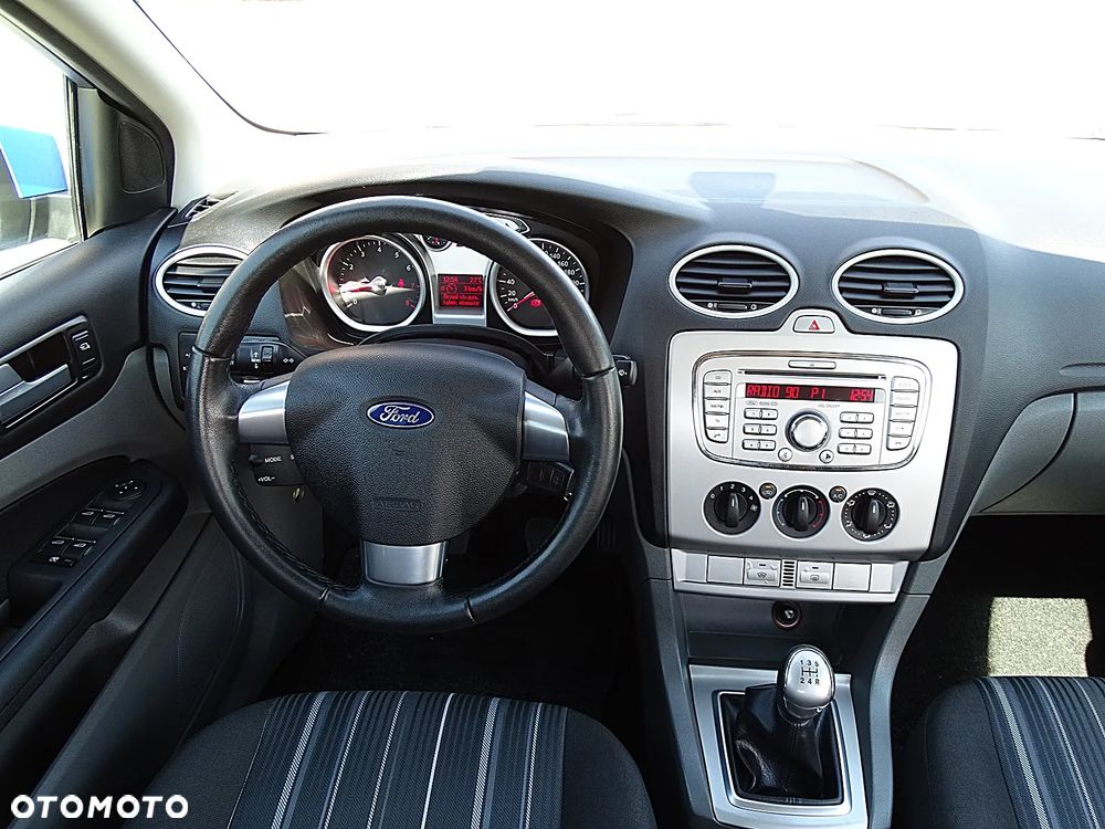 Ford Focus 1.6 16V Ghia - 28