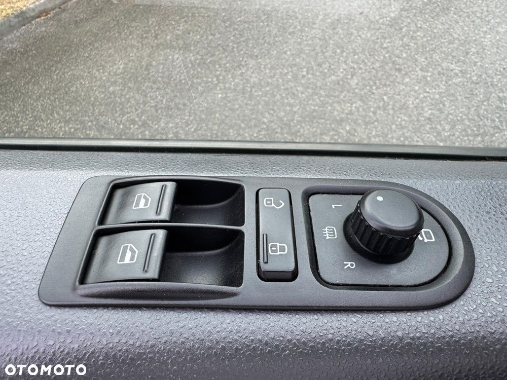 Volkswagen TRANSPORTER T5 L2H1 LIFT Długi Klima Elektryka Tempomat Furgon 3os. Rury Hak Pdc - 15