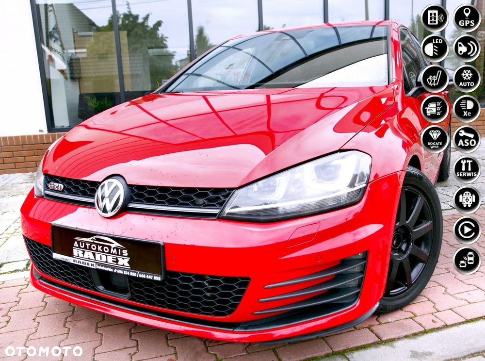 Volkswagen Golf - 1