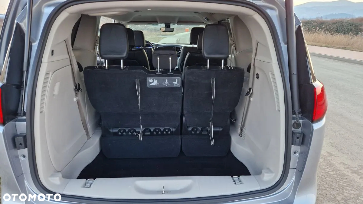 Chrysler Pacifica - 11