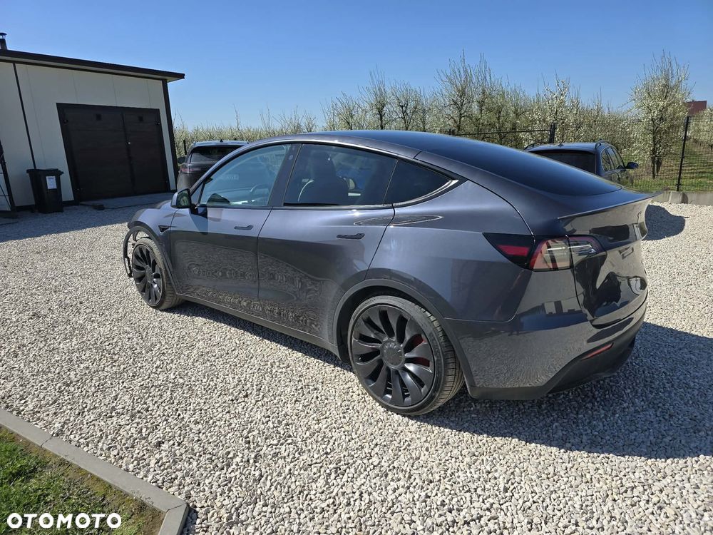 Tesla Model Y Long Range AWD - 3