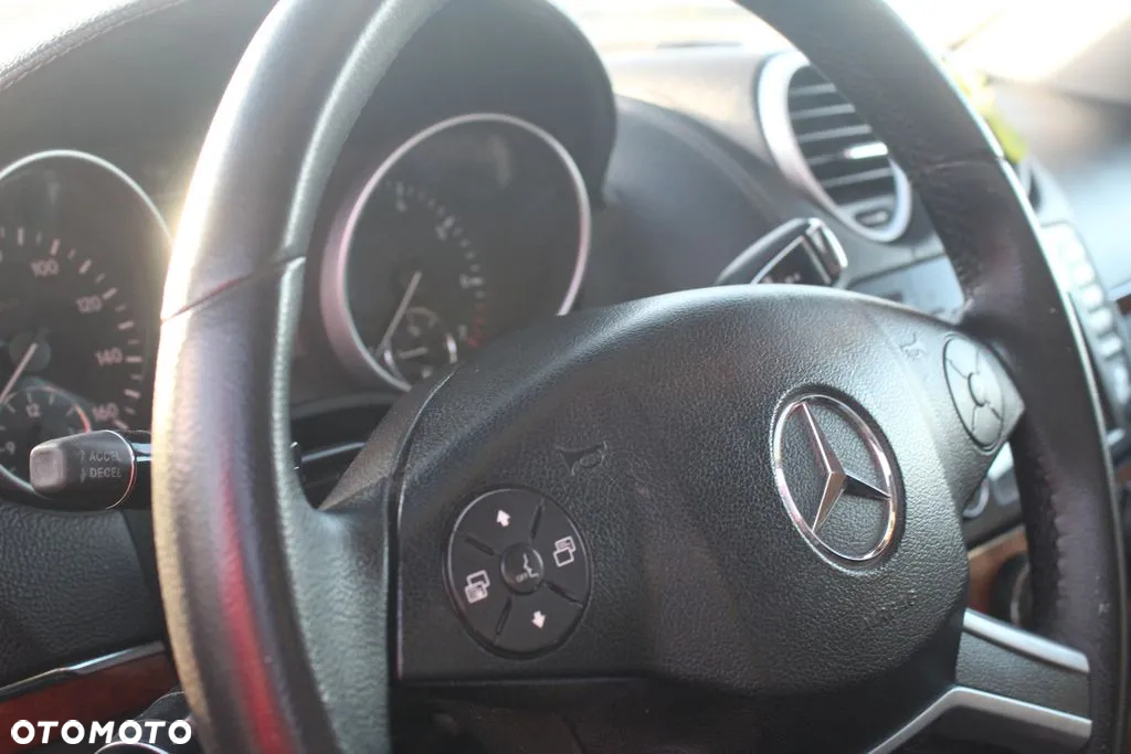 Mercedes-Benz GL 450 - 23