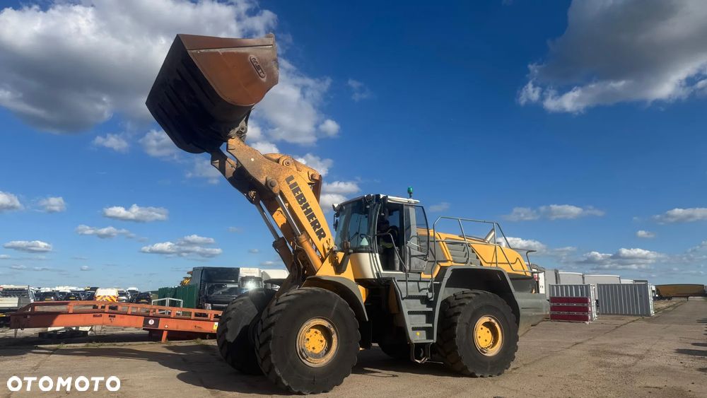 Liebherr L 586 2012 - 5