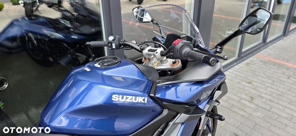 Suzuki GSX - 18