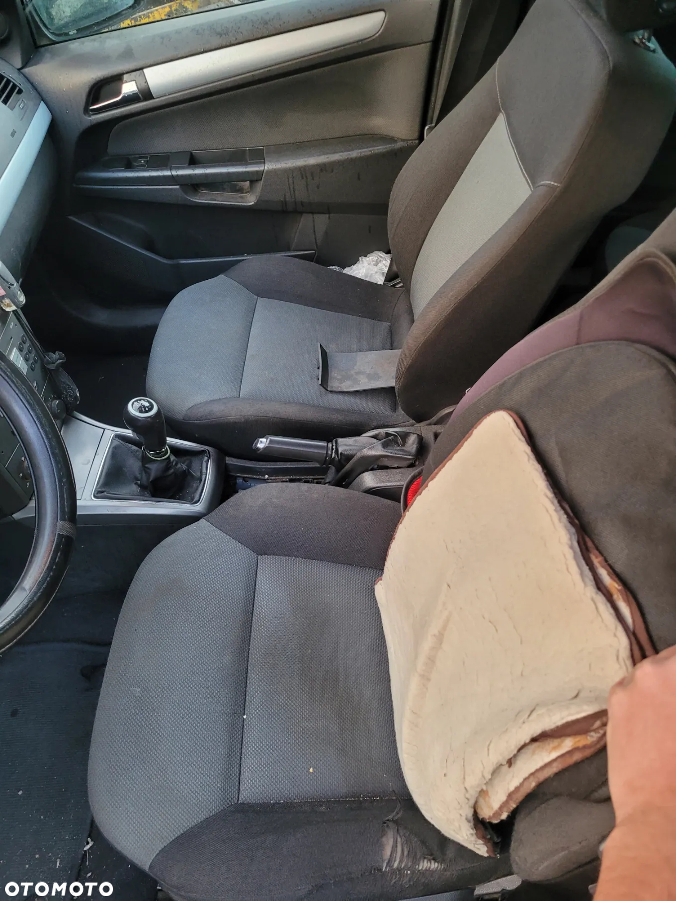 OPEL ASTRA H KOMBI fotel fotele kanapa deska kokpit podsufitka boczek boczki klamka podłokietnik licznik prędkościomierz - 3
