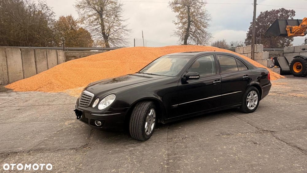 Mercedes-Benz E-Class 2006 photo 2
