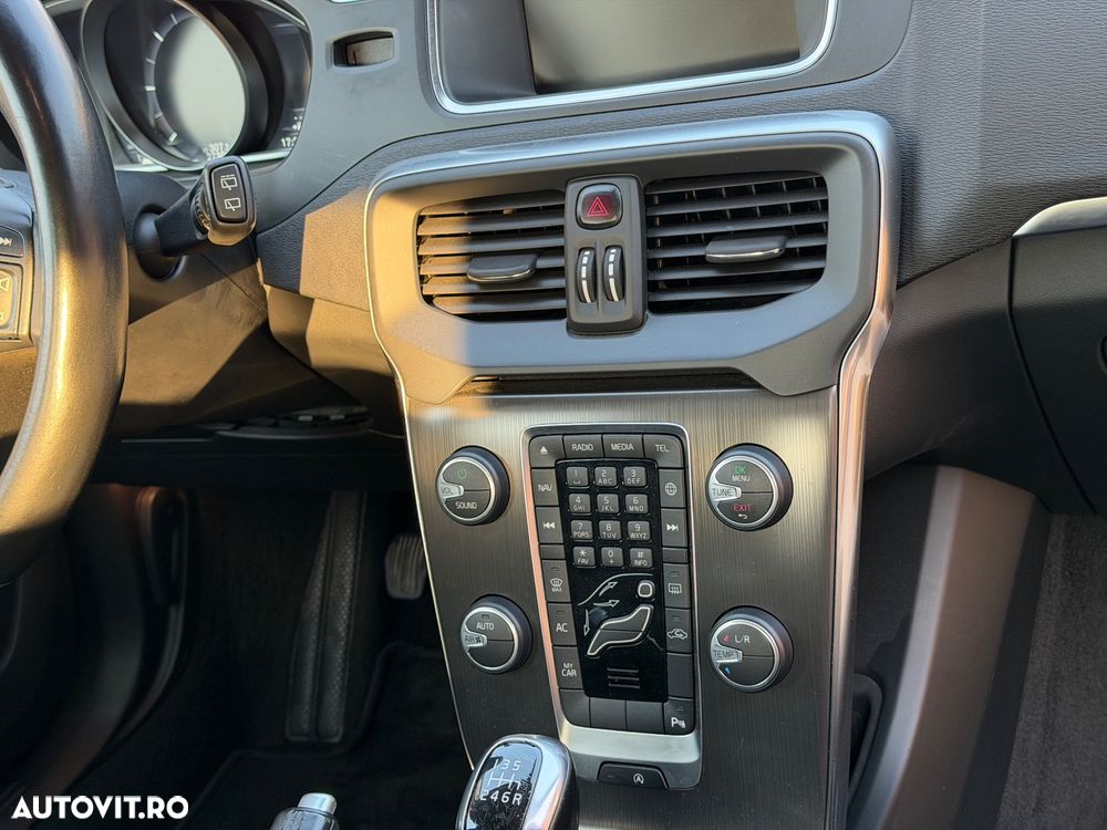 Volvo V40 D4 Momentum - 5
